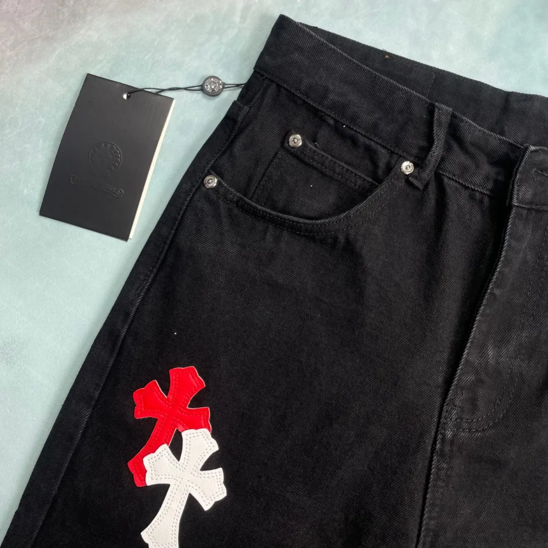 🅿️290 🔘Style No.-KL161 🔘Cross Heart𝐂𝐡𝐫𝐨𝐦𝐞 𝐇𝐞𝐚𝐫𝐭 City Limited Sanskrit Cross Patched Leather Jeans* These two pairs of Cros Heart city limited series jeans! This is an ultra-limited edition launched by Kroxin, a hard currency in the fashion circle! The overall material of the pants is classic black denim, which has a great texture, feels crisp yet soft, and is extremely durable. The colorful crosses and letter patterns on it are a highlight. The crosses come in orange, white, red and other colors. They are presented through exquisite embroidery technology. They are full of three-dimensionality, bright and not easy to fade. The letter patterns are also exquisitely embroidered, and they complement each other with the cross, which directly adds to the sense of fashion. In terms of production technology, Croxin has always strived for excellence. The wiring is very neat, every stitch is just right, and the hardware accessories are also customized, such as buttons and zippers. They are not only durable, but also have Croxin's iconic detailed design, which is full of high-end feeling. The shape is an unobtrusive straight design, which can well modify the shape of the legs. Whether you have thick or thin legs, they will look good on you. Moreover, this style is very versatile and can be easily worn in various styles. Here are some matching suggestions: Street style: Pair your upper body with a loose white hooded sweatshirt, a black Crocodile leather jacket, and a pair of black high-top Converse or Martin boots for a cool and handsome look. If you add Kroxin's silver necklace or ring, the overall look will be more complete. Casual chic: A simple short-sleeved T-shirt in a solid color, such as black, gray or white, will look great with these pants. Put on a pair of white Nike sneakers and carry a Crouching crossbody bag, and you will be both comfortable and fashionable on the street every day. Retro style: You can choose a floral shirt, tuck the hem into your pants, and pair it with a pair of retro western boots or designer shoes to instantly create a retro and personalized atmosphere. These pants are really a must-have fashion item, and they can also be matched as a pair for couples. You can pair them with your partner and be the center of attention when out on the street! If you like fashion, don’t miss it!  Size: S M L XL (28.30.32.34) Color: black with red, black with orange